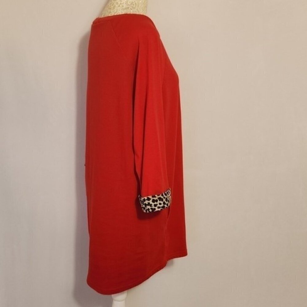 Sunshine & Rodeos Women SZ L Red 3/4 Sleeve Leopard Print Cuff Relaxed Fit Tunic - Picture 8 of 14